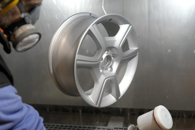 Przygotowanie felg przed malowaniem