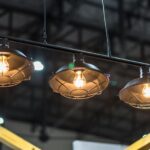 Odkryj magię niezwykłej estetyki żyrandoli industrialnych z eplafoniera.pl
