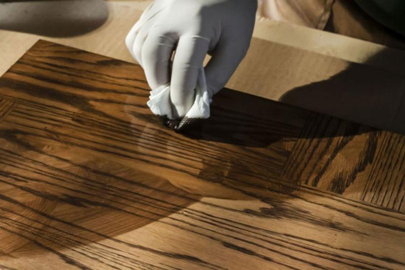 Przygotowanie do malowania drewna