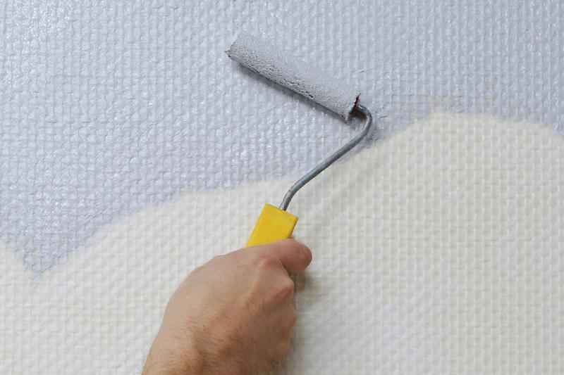 Jak skutecznie malować tapetę z włókna szklanego? Kompleksowy poradnik krok po kroku