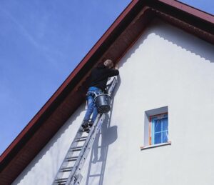 Malowanie rynien ocynkowanych – praktyczny przewodnik krok po kroku