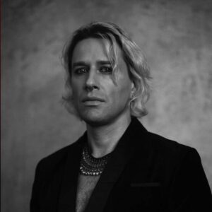 Jak praktycznie wyłożyć ścianę za kozą – porady, które warto znać