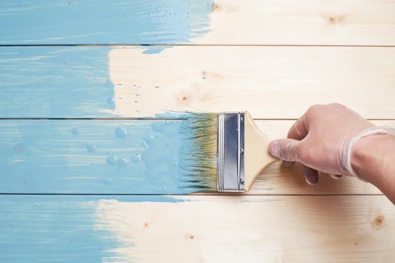 Wybór farb do drewna