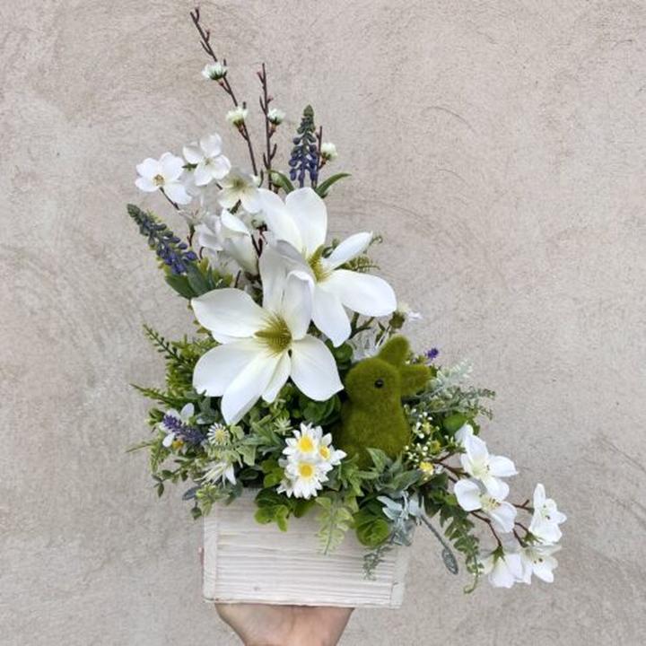 Jak stworzyć piękne kompozycje kwiatowe na cmentarz – wianek, który uświetni wspomnienia