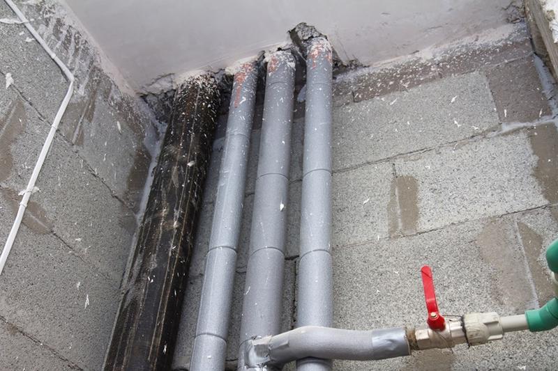 Sposoby na efektowne zamaskowanie rur od grzejnika, które musisz poznać