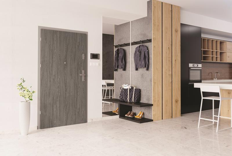 Malowanie futryn metalowych