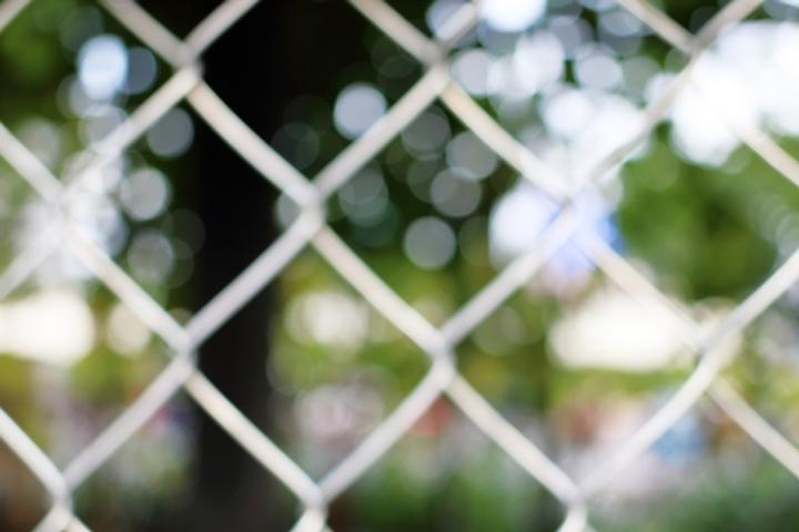 Malowanie siatki ogrodzeniowej