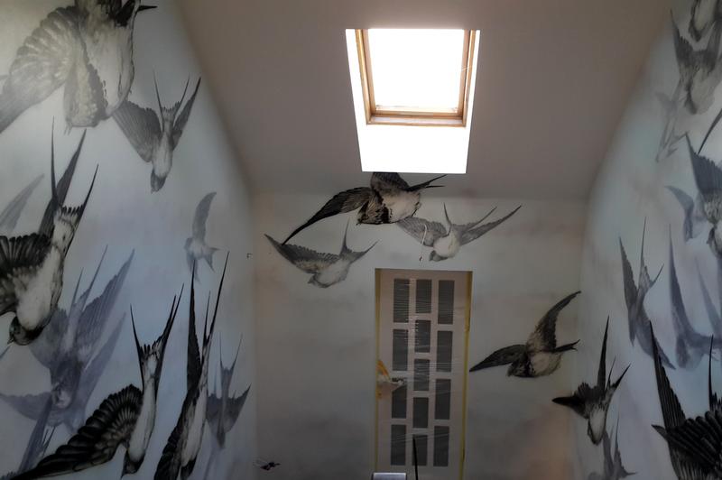 Sekrety profesjonalnego malowania wysokiej klatki schodowej: krok po kroku do perfekcyjnego wykończenia