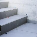 Cokolik z płytek czy listwa? Sprawdzamy, co lepiej sprawdzi się w Twoim wnętrzu!