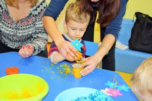 Jaką farbę do doniczek glinianych wybrać i jak je najlepiej malować?