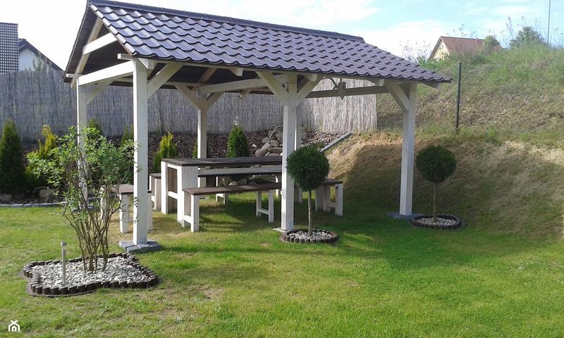 Dach z blachy falistej w altanie