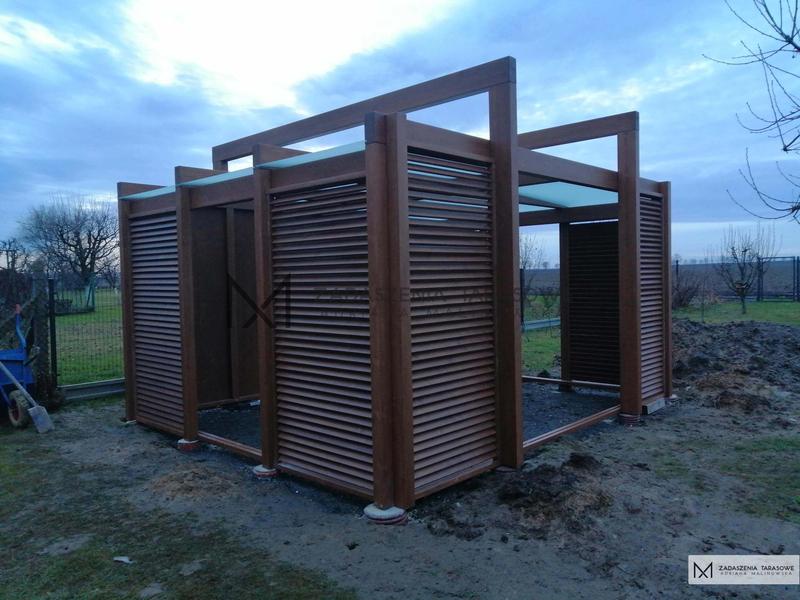 Dekoracja altany kwiatami