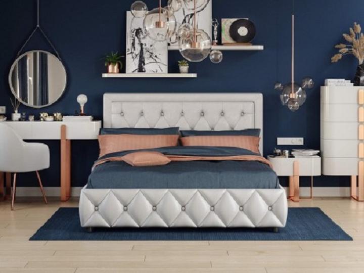 Granatowa sypialnia glamour