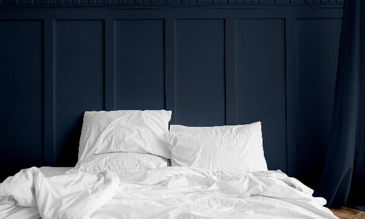 Tkaniny i oświetlenie w sypialni