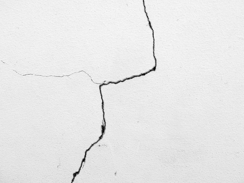Wpływ pogody na pęknięcia ścian