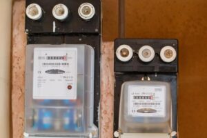 Jak wygląda aktualny koszt podłączenia licznika prądu? Sprawdź, ile to naprawdę kosztuje!