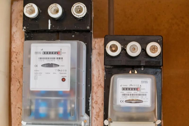 Jak wygląda aktualny koszt podłączenia licznika prądu? Sprawdź, ile to naprawdę kosztuje!