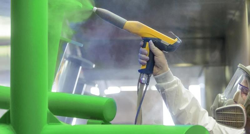 Malowanie proszkowe – kompleksowy poradnik krok po kroku dla każdego majsterkowicza