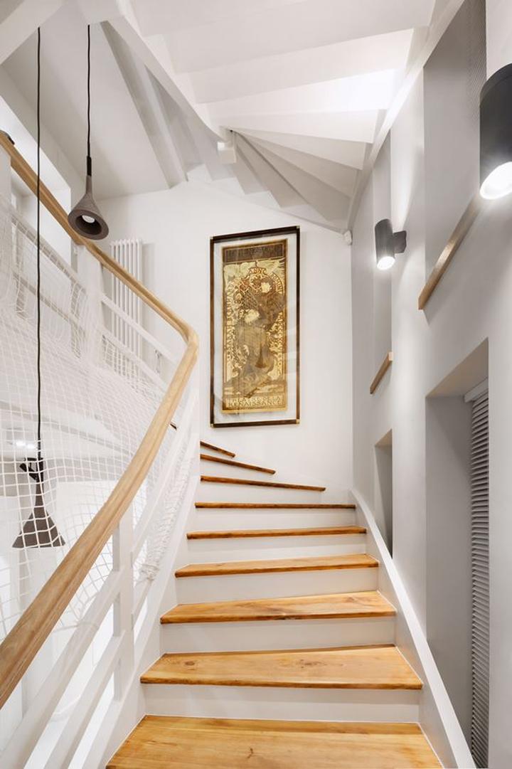 Dekoracje ścienne w wysokich przestrzeniach