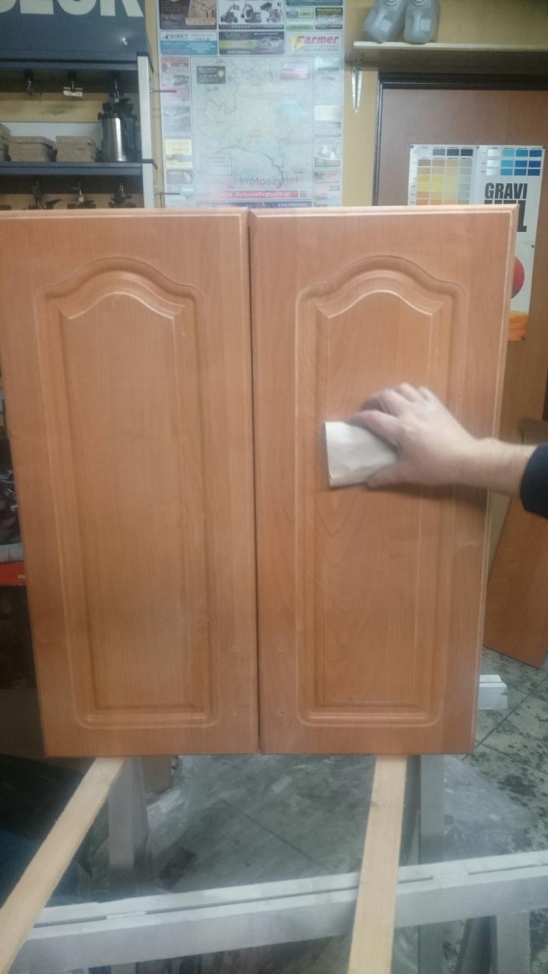 Malowanie okleiny meblowej