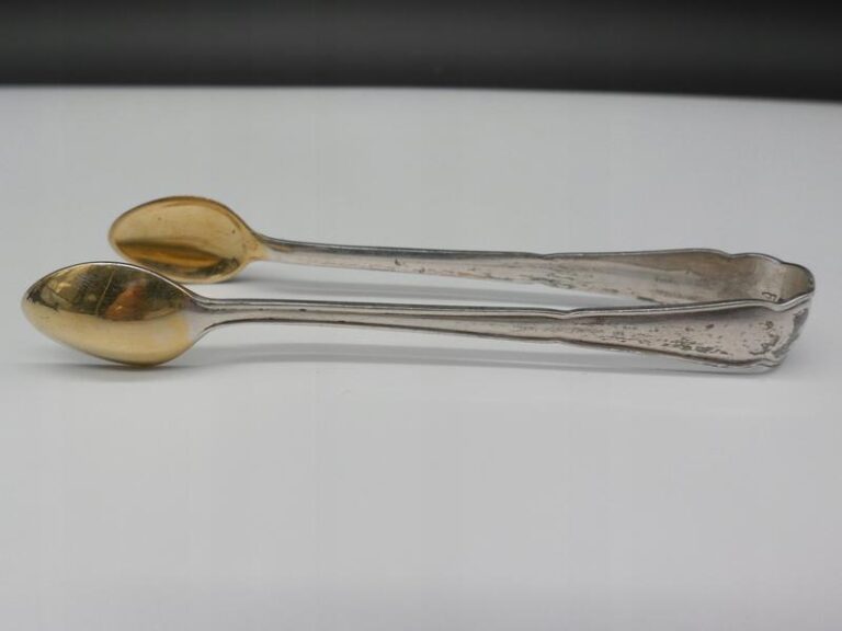 Ile waży łyżka cukru? Odkryj tajemnice kulinarnej wagi