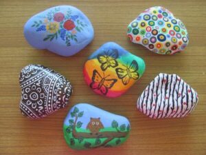 Odkryj tajniki malowania kamieni w ogrodzie – porady eksperta, które zmienią Twoją przestrzeń