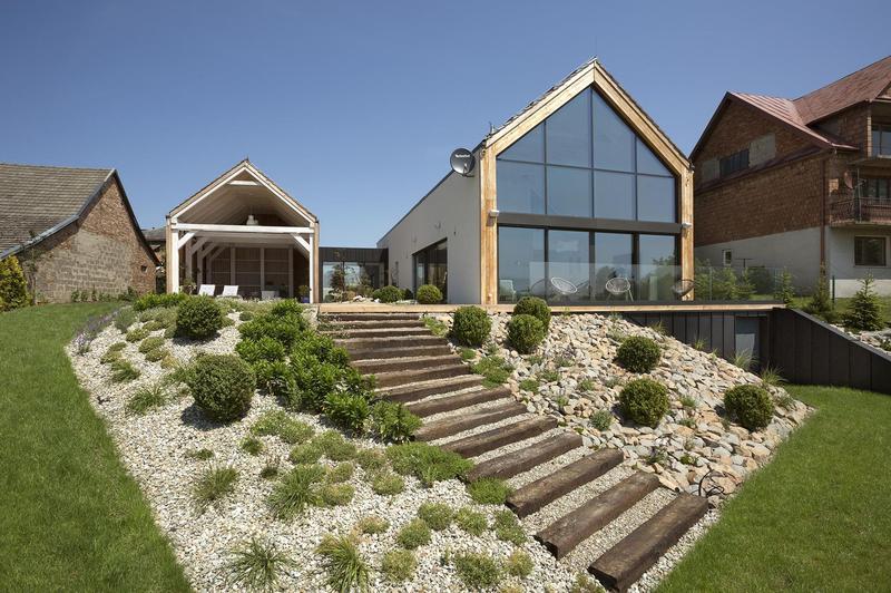 Aranżacja skarpy w ogrodzie