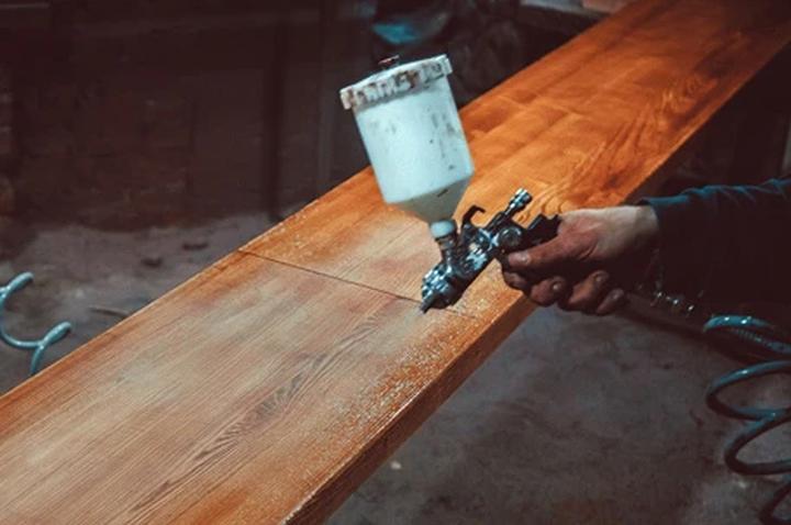 Malowanie drewna olejowanego