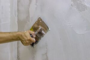 Czym jest szpachlowanie i jak poprawnie je wykonać?