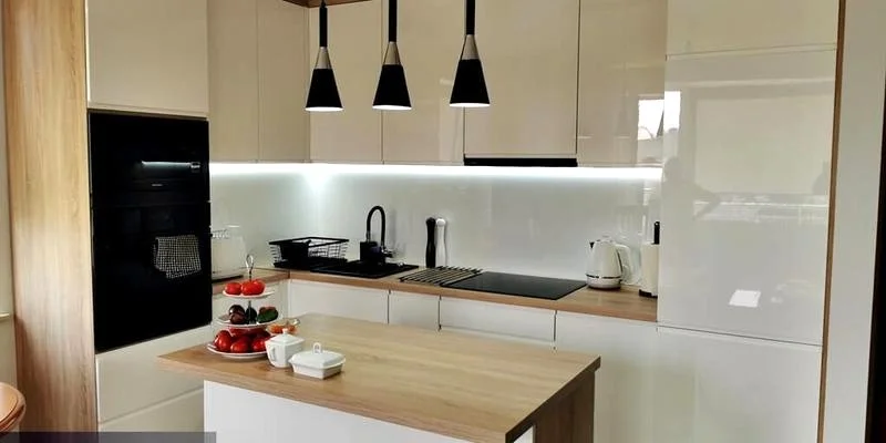 Jak funkcjonalnie urządzić kuchnię 7m2 i wykorzystać każdy centymetr?