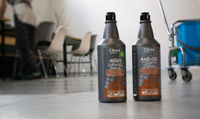 Skuteczne sposoby na odtłuszczanie różnych powierzchni przed malowaniem – praktyczny poradnik