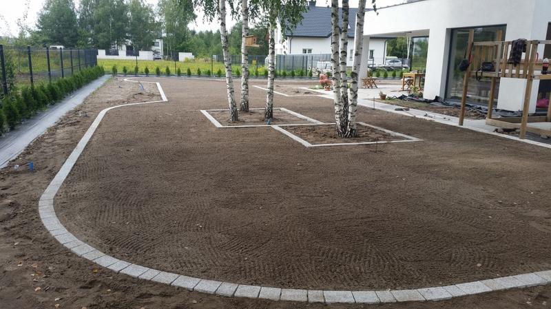 Wyrównanie trawnika pod basen