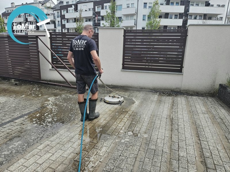 Czym wyczyścić kostkę brukową od oleju: skuteczne domowe sposoby
