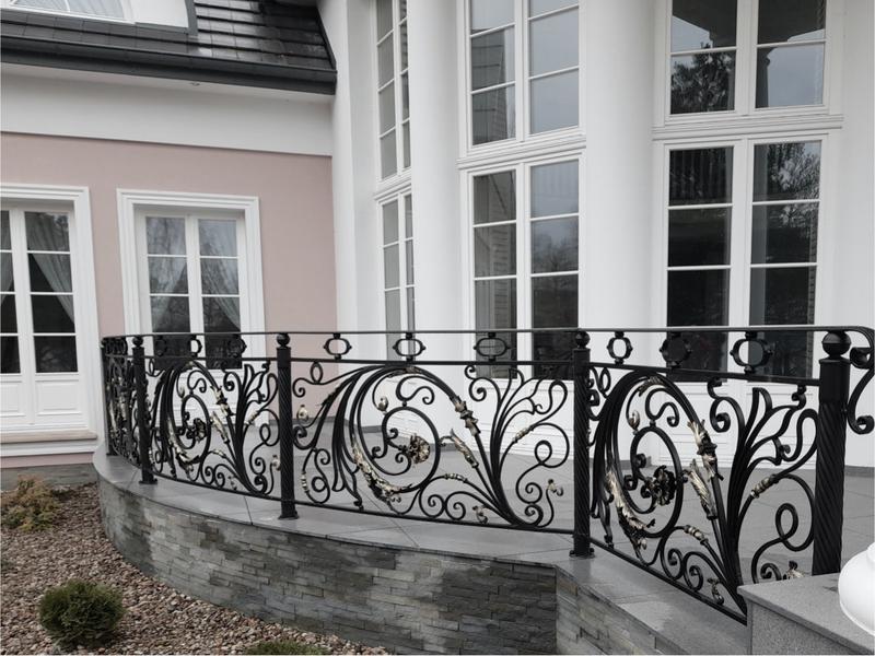 Montaż balustrady drewnianej